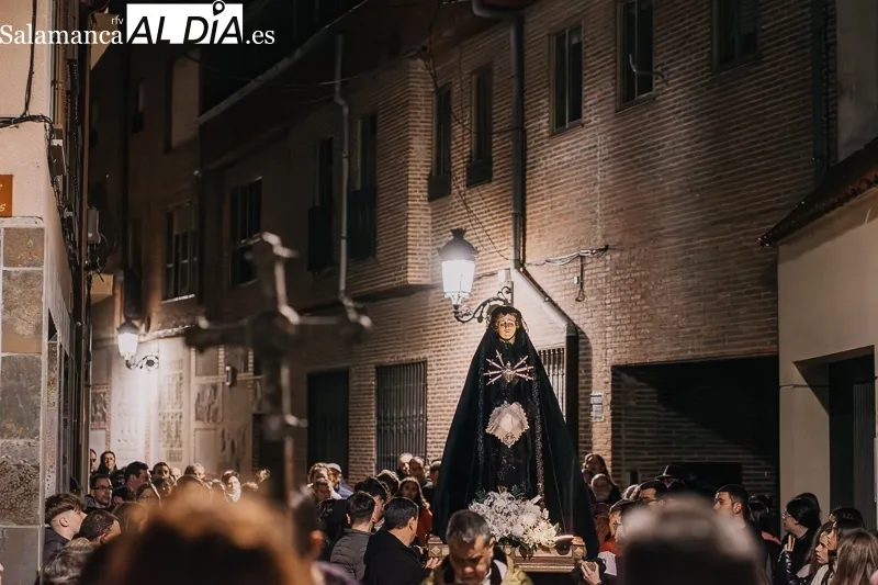 Foto 3 - El Silencio rompe la noche de Viernes Santo