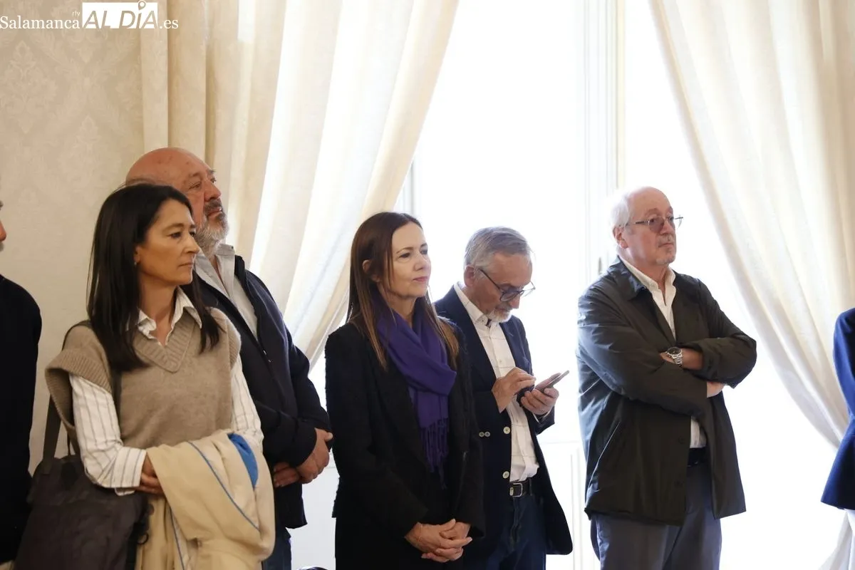 l alcalde de Salamanca, Carlos García Carbayo, recibe a miembros de la Asociación Española de Críticos Literarios. Fotos: David Sañudo