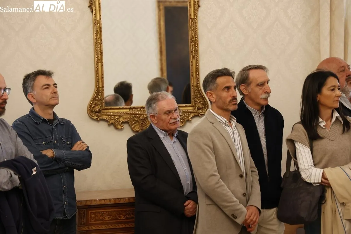 l alcalde de Salamanca, Carlos García Carbayo, recibe a miembros de la Asociación Española de Críticos Literarios. Fotos: David Sañudo