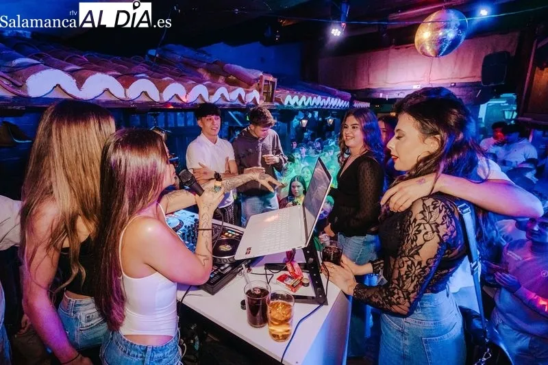 Foto 11 - Gabriella llena el Santo Pecado en una noche de &eacute;xito rotundo