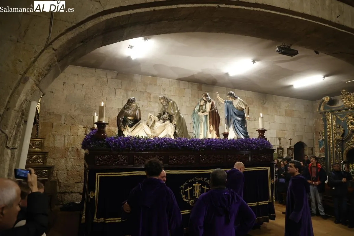 Cancelada la procesión de la Ilustre y Venerable Congregación de Nuestro Padre Jesús Nazareno en Salamanca, que celebra un acto en la iglesia de San Julián. Fotos: David Sañudo