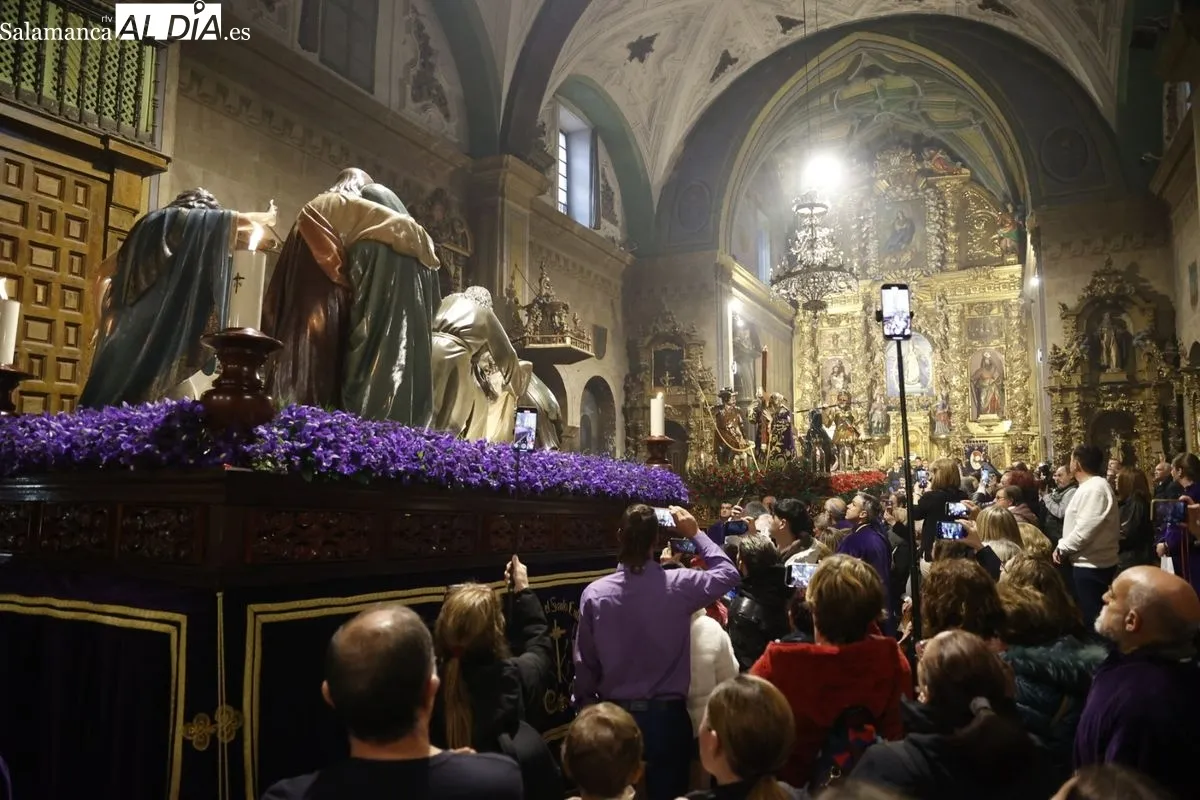 Cancelada la procesión de la Ilustre y Venerable Congregación de Nuestro Padre Jesús Nazareno en Salamanca, que celebra un acto en la iglesia de San Julián. Fotos: David Sañudo