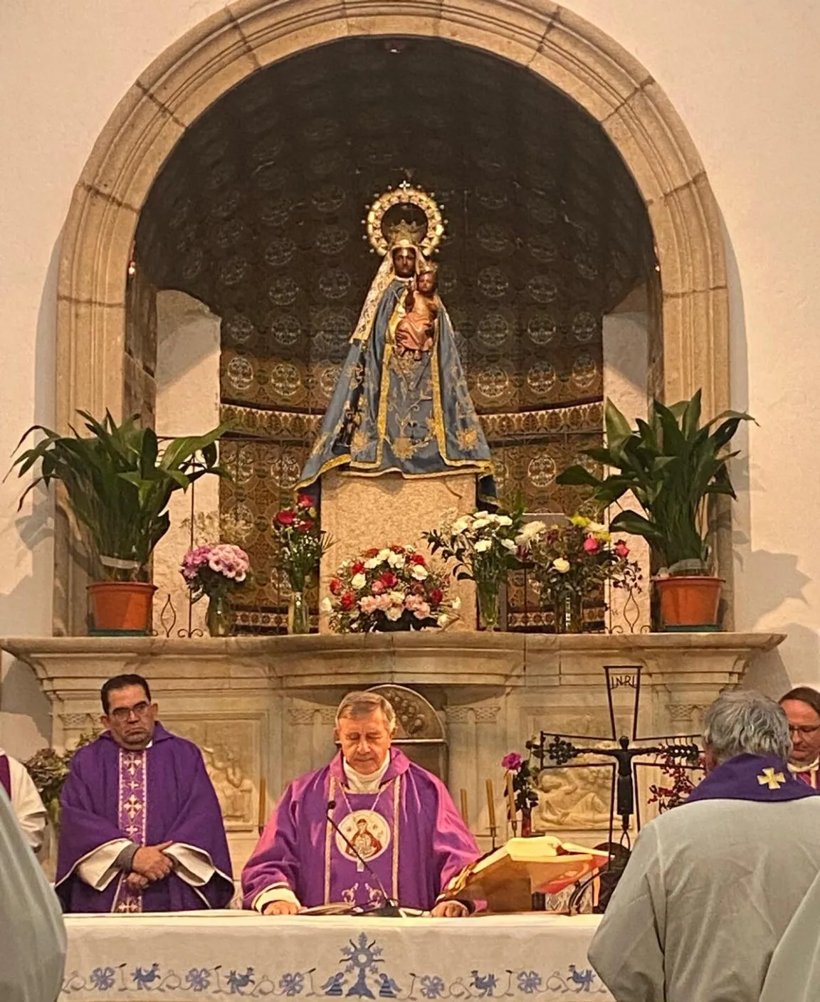 Foto 4 - Una treintena de sacerdotes diocesanos celebran el Jubileo en la Pe&ntilde;a de Francia