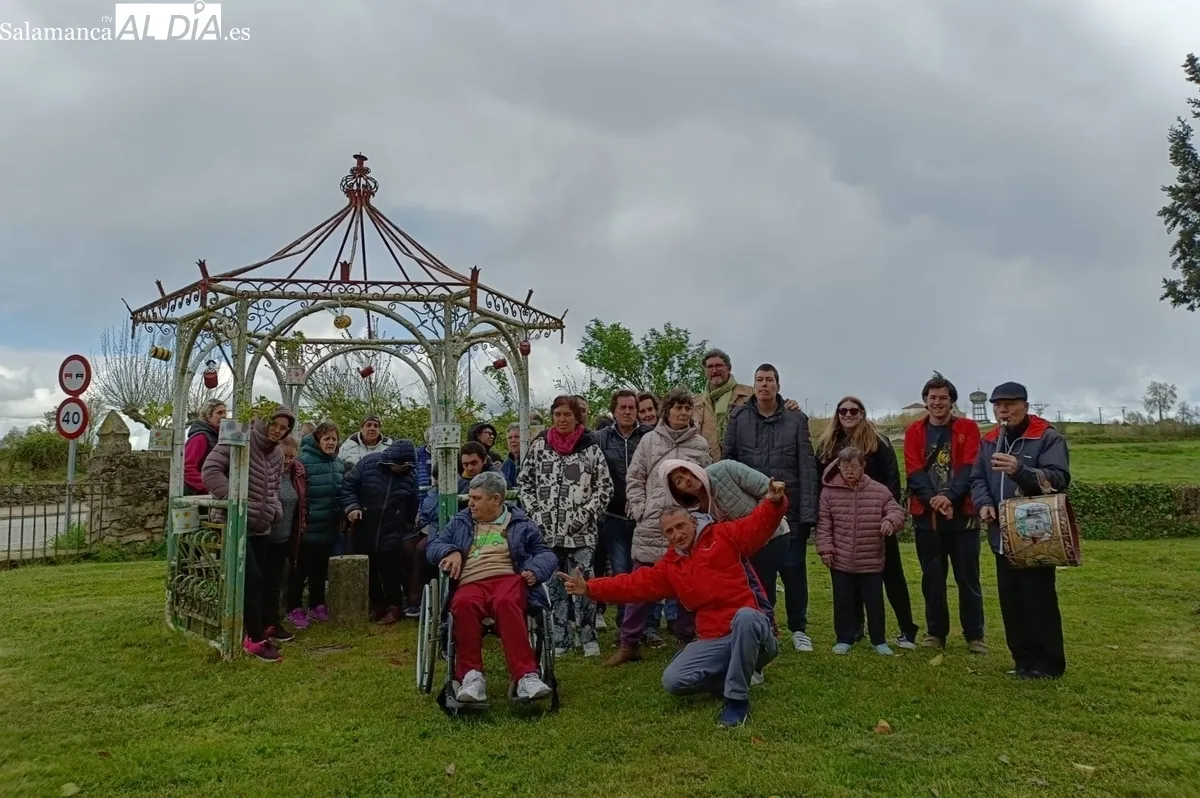 Inauguración de la decoración de primavera hecha por los usuarios de Asprodes en el Parque San Nicolás