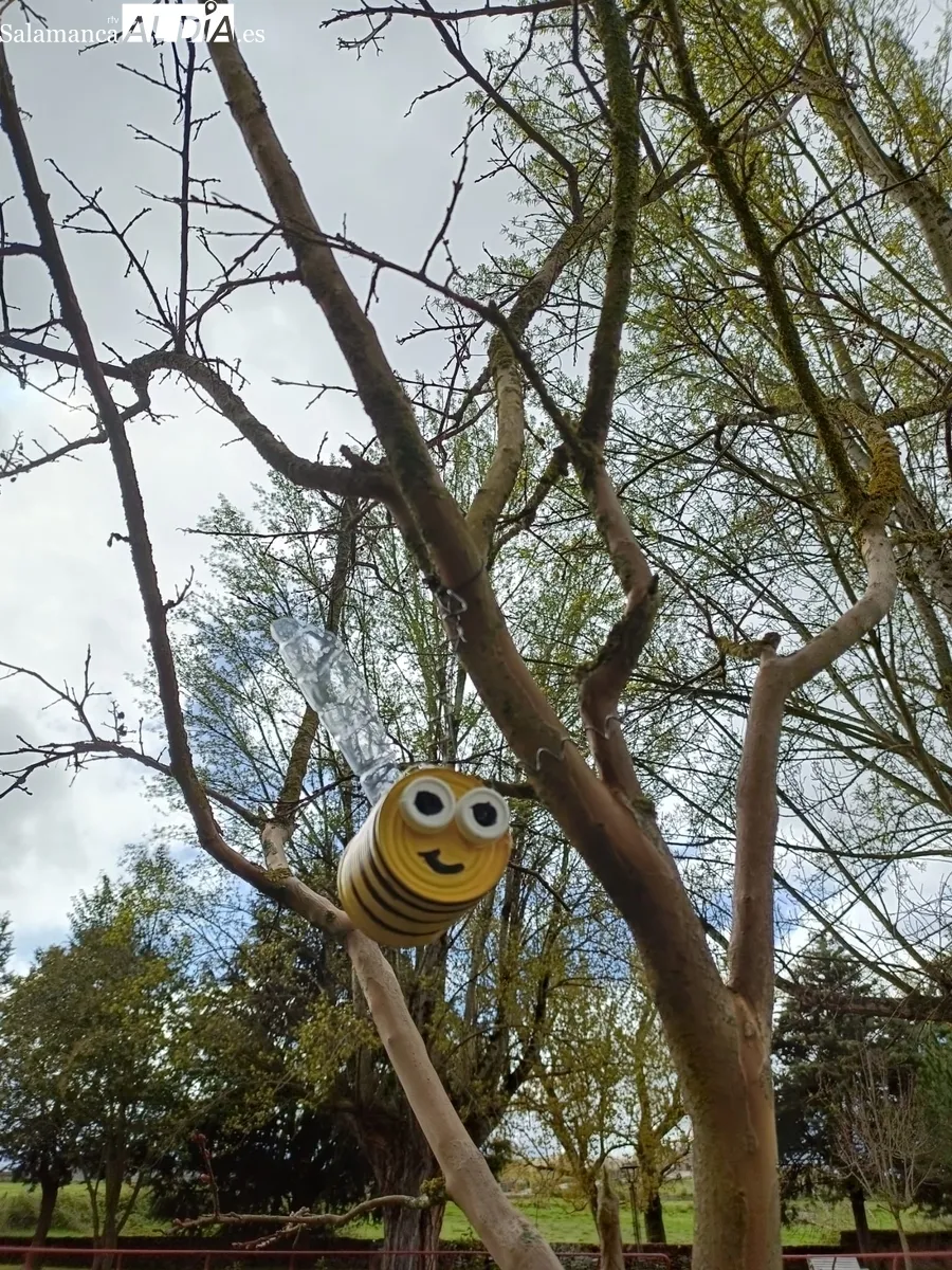 Inauguración de la decoración de primavera hecha por los usuarios de Asprodes en el Parque San Nicolás