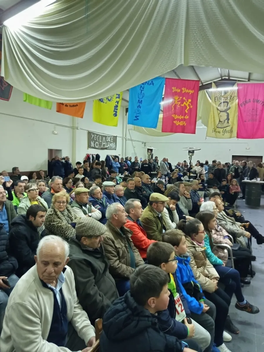 Lleno en el multiusos de Yecla de Yeltes durante el II Coloquio Taurino 