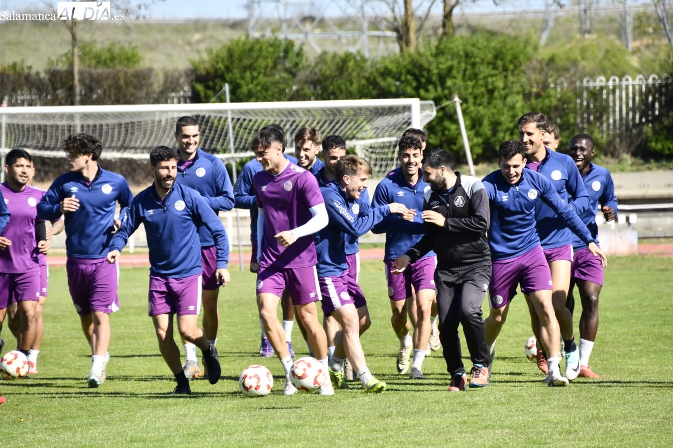 Sensación de alivio y buen ambiente en el entrenamiento del Salamanca UDS tras conseguir la casi salvación (FOTOS)