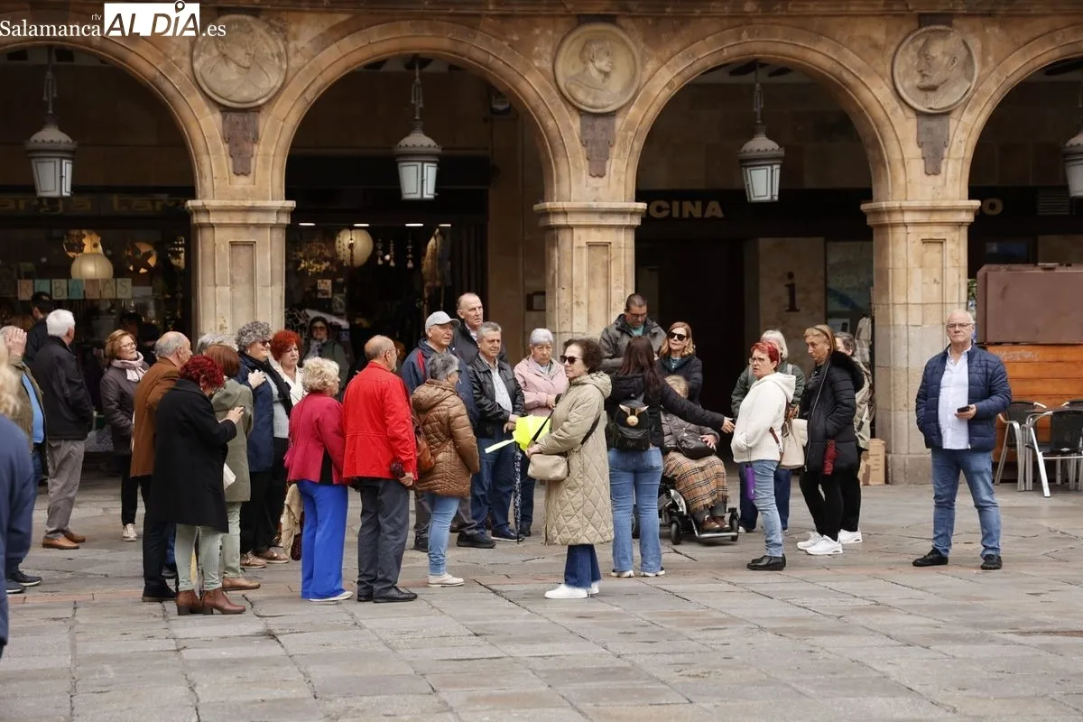 Ambiente en el centro de Salamanca en las primeras horas de este Domingo de Ramos. Fotos: David Sañudo
