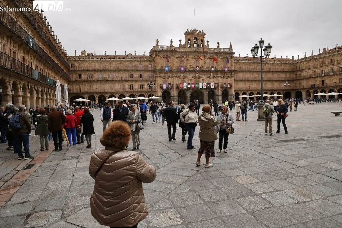 Ambiente en el centro de Salamanca en las primeras horas de este Domingo de Ramos. Fotos: David Sañudo