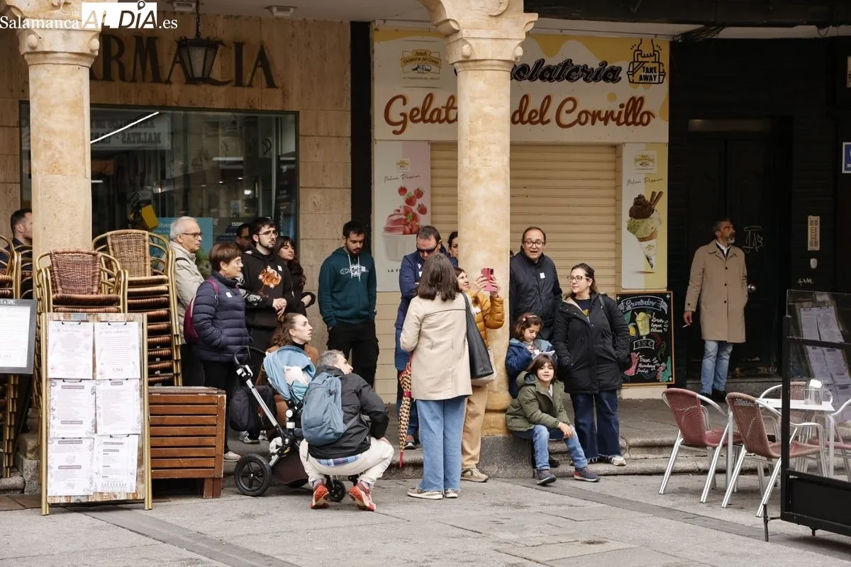 Ambiente en el centro de Salamanca en las primeras horas de este Domingo de Ramos. Fotos: David Sañudo