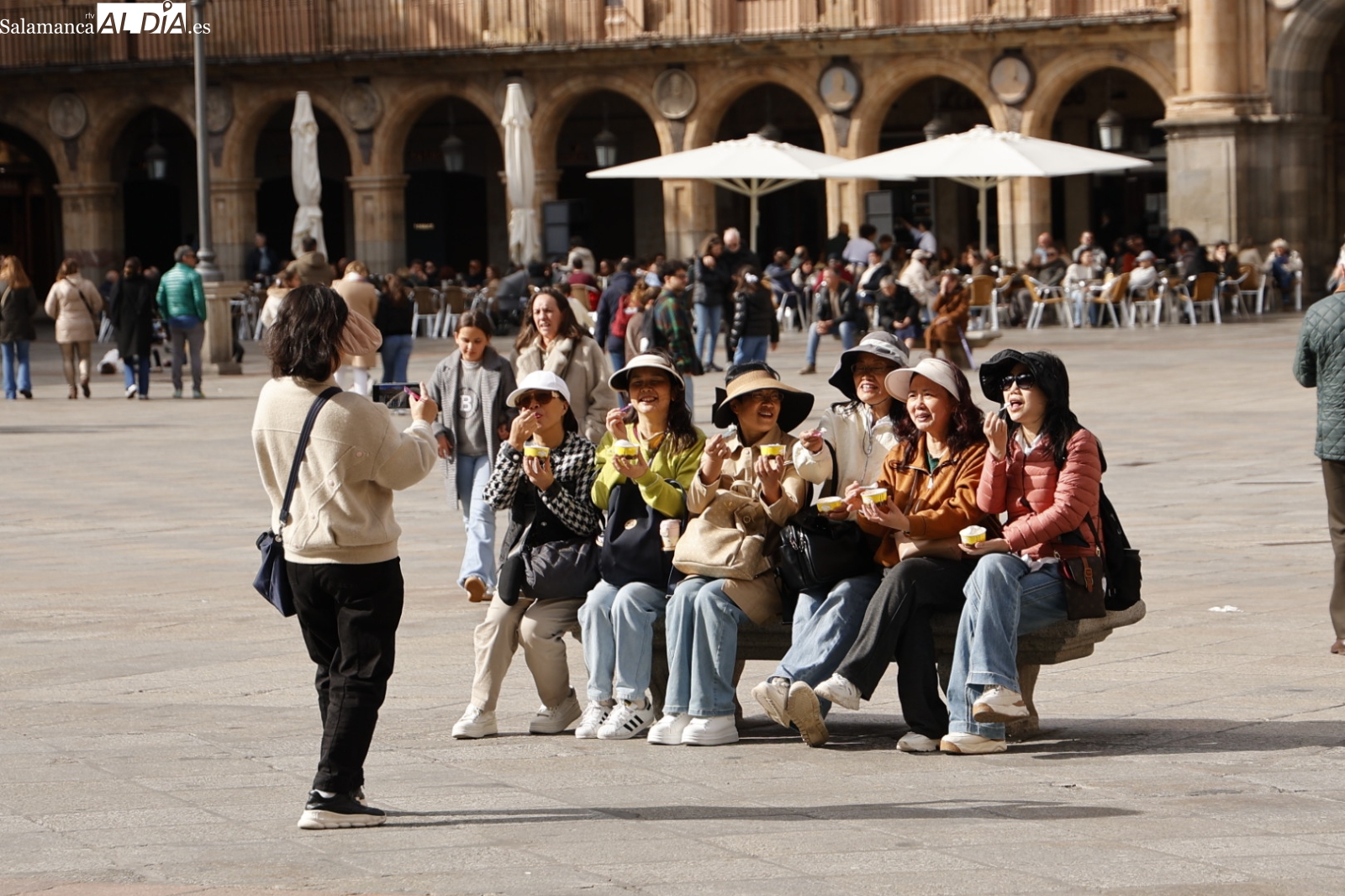 (FOTOS) Los turistas se resisten a abandonar Salamanca pese al fin de la Semana Santa