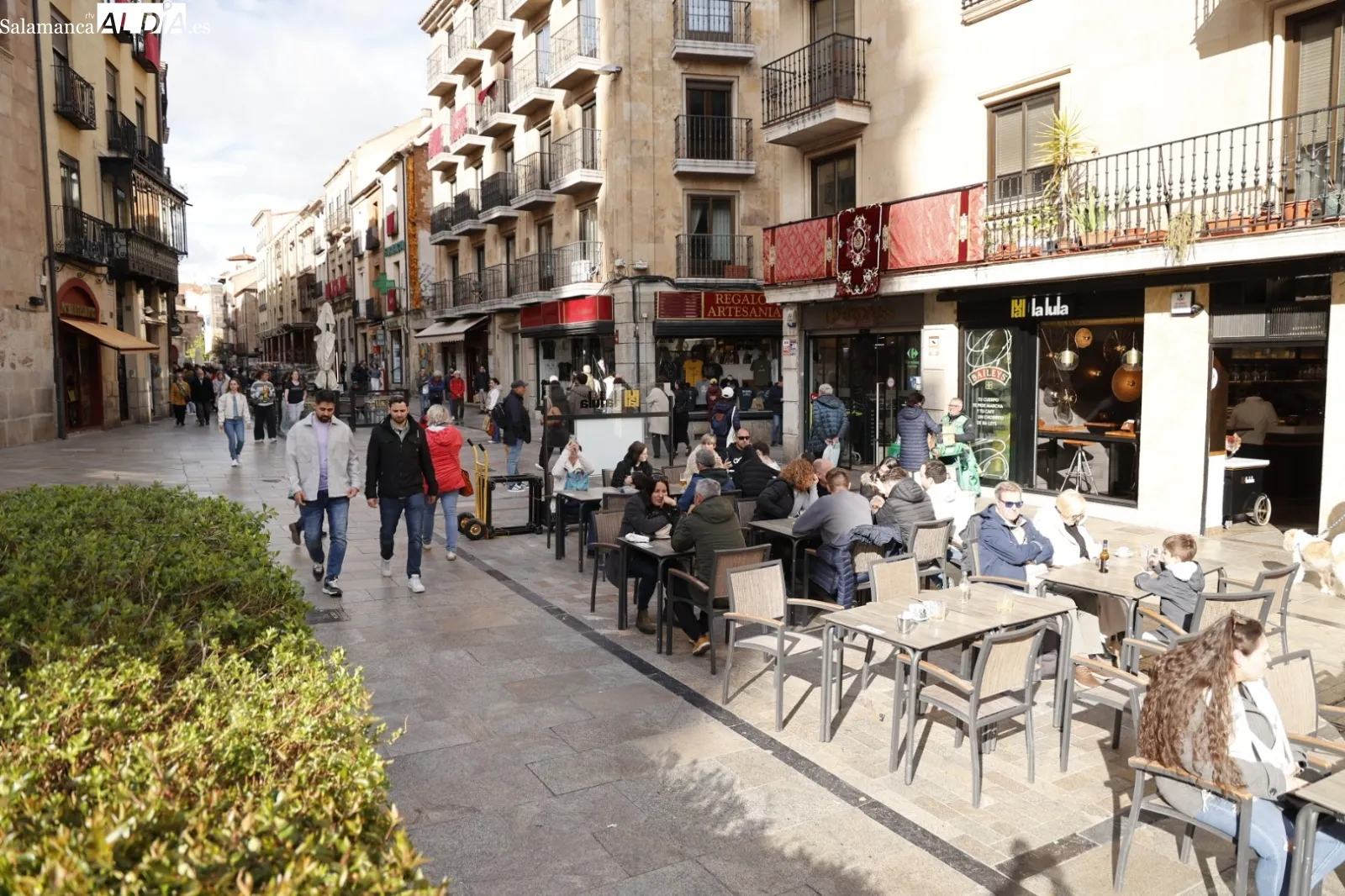 Ambiente en el centro de la ciudad en la tarde del Domingo de Resurrección | Fotos: David Sañudo