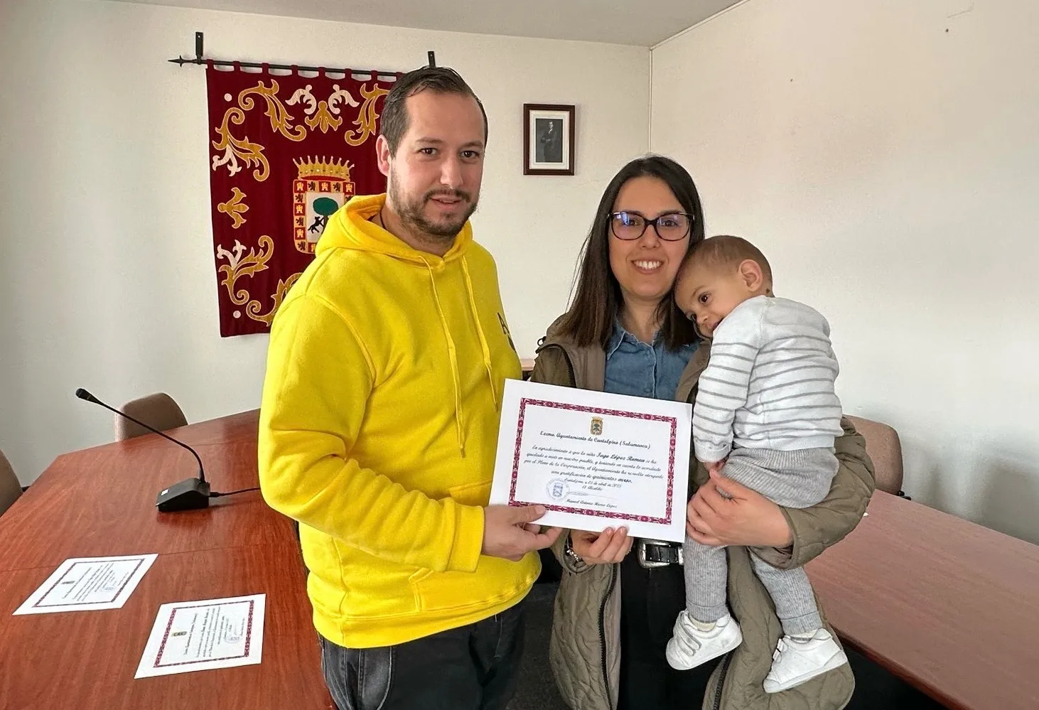 Foto 4 - Cantalpino entrega las ayudas municipales a la natalidad, dotadas con 500 euros