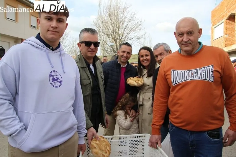 Foto 18 - La Vera Cruz de Navales renueva su tradici&oacute;n con El Cabildo