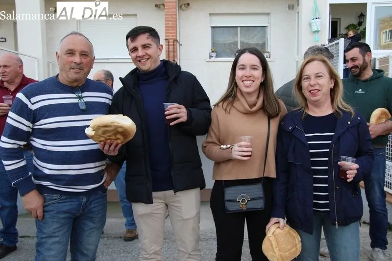 Foto 5 - La Vera Cruz de Navales renueva su tradici&oacute;n con El Cabildo