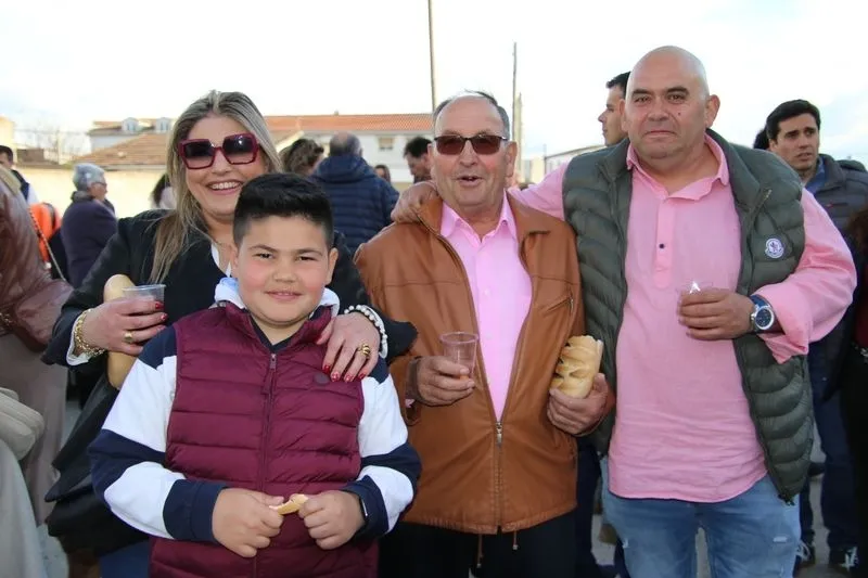 Foto 4 - La Vera Cruz de Navales renueva su tradici&oacute;n con El Cabildo