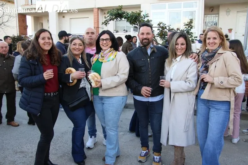 Foto 3 - La Vera Cruz de Navales renueva su tradici&oacute;n con El Cabildo