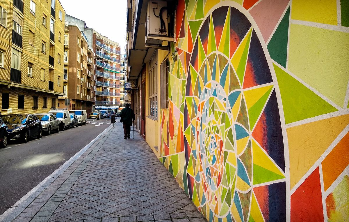 Mural del barrio del Oeste, en la calle Doctor Fleming, en Salamanca