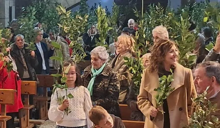 Foto 3 - Esperanza Aguirre se abona a la Semana Santa Mirobrigense