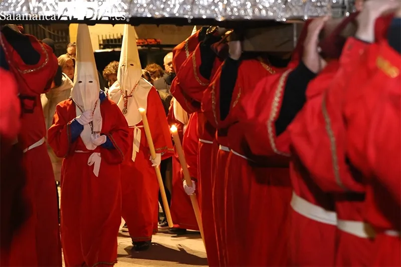 Foto 14 - Procesi&oacute;n del V&iacute;a Crucis de los J&oacute;venes