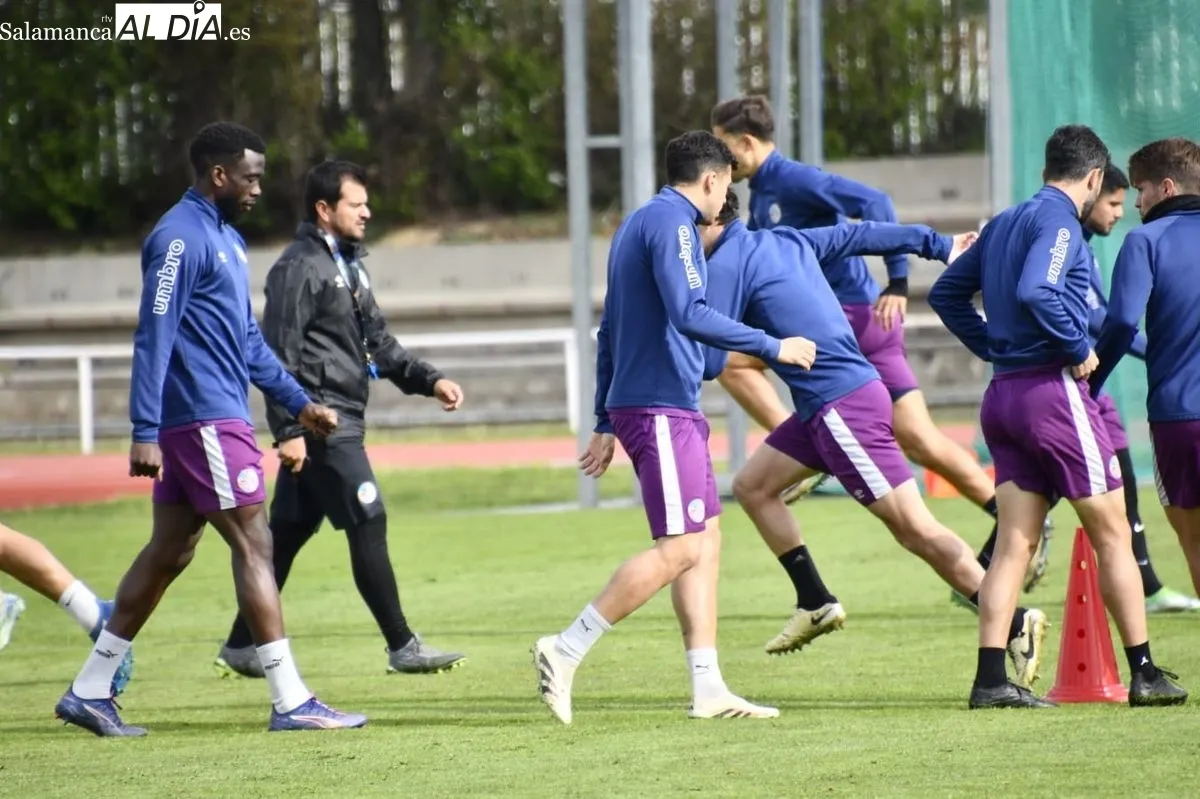 Entrenamiento del Salamanca UDS, este lunes, en las Pistas del Helmántico 