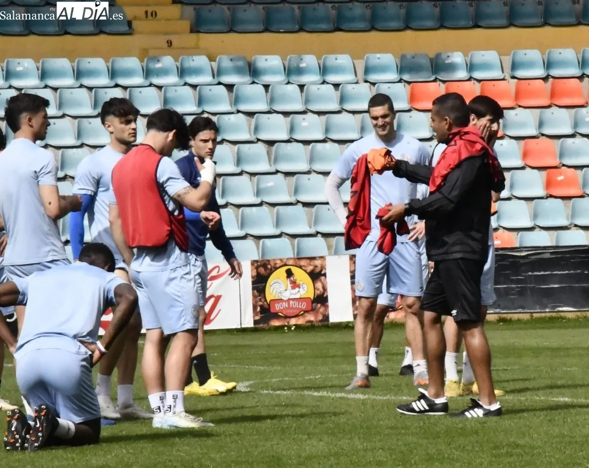 Entrenamiento del Salamanca CF UDS en El Helmántico 