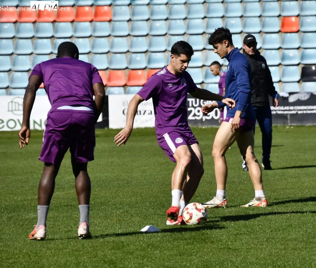 Primeros minutos del entrenamiento de este martes en el Helmántico