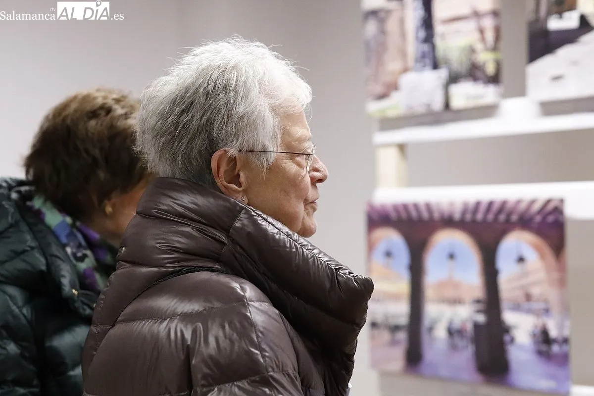Exposición ‘Renaciente maravilla’, en la Fonda Veracruz, organizada por la Asociación Contra la Leucemia y Enfermedades de la Sangre (ASCOL). Foto de David Domínguez