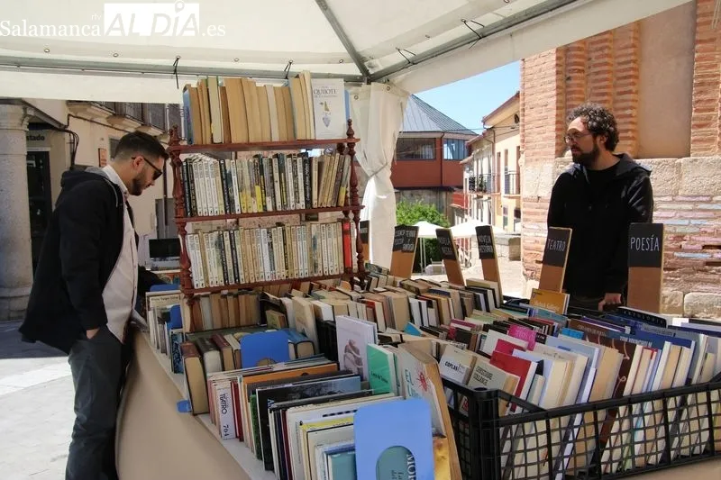 Foto 8 - La Feria del Libro llena de cultura la Plaza Mayor