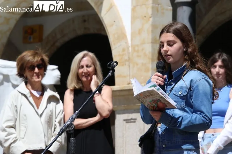 Foto 4 - La Feria del Libro llena de cultura la Plaza Mayor