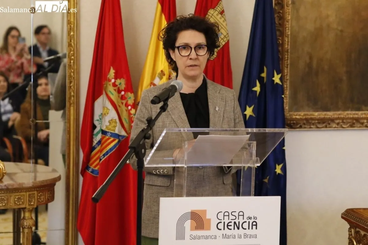 Firma en el Ayuntamiento de Salamanca del acuerdo para la puesta en marcha de la Casa de la Ciencia del CSIC ‘María la Brava’. Foto de David Domínguez
