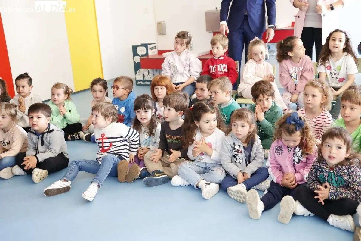 Inauguración del CEIP CRA Los Arapiles en Aldeatejada con la presencia del presidente de la Junta de Castilla y León, Alfonso Fernández Mañueco. Foto de David Sañudo