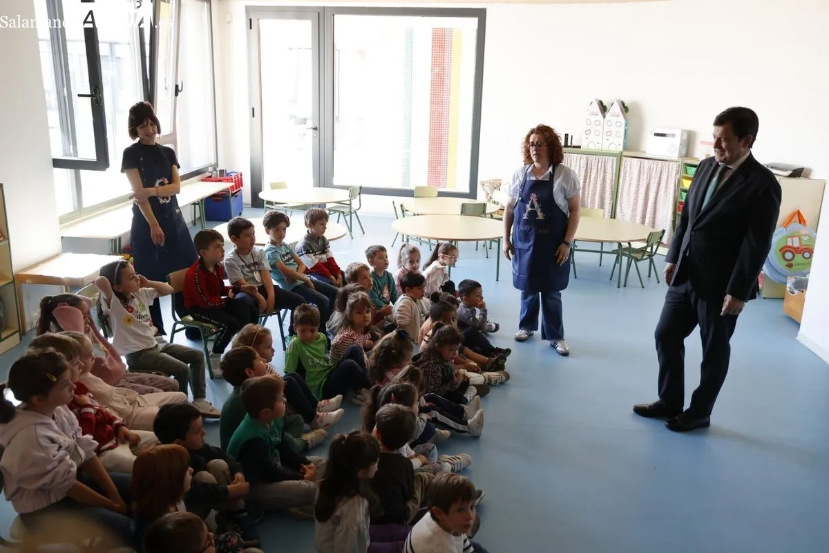 Inauguración del CEIP CRA Los Arapiles en Aldeatejada con la presencia del presidente de la Junta de Castilla y León, Alfonso Fernández Mañueco. Foto de David Sañudo
