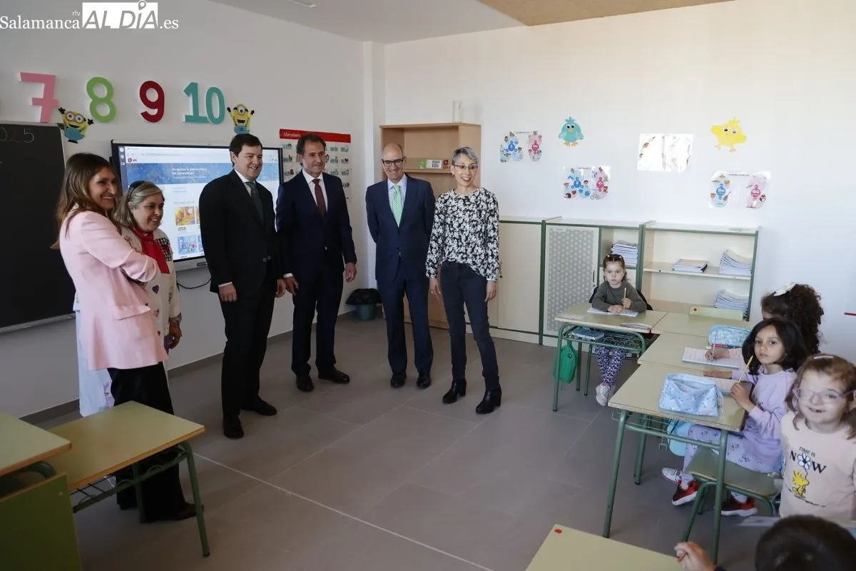Inauguración del CEIP CRA Los Arapiles en Aldeatejada con la presencia del presidente de la Junta de Castilla y León, Alfonso Fernández Mañueco. Foto de David Sañudo