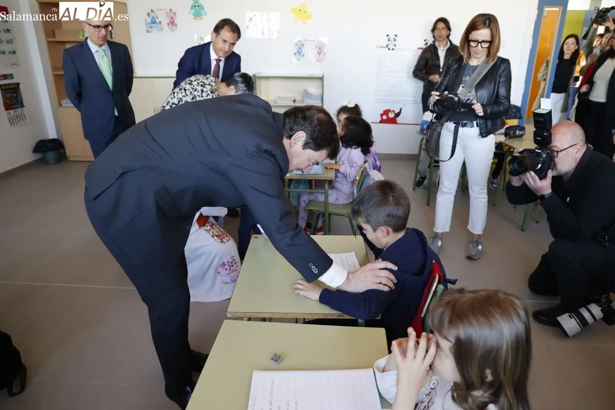 Inauguración del CEIP CRA Los Arapiles en Aldeatejada con la presencia del presidente de la Junta de Castilla y León, Alfonso Fernández Mañueco. Foto de David Sañudo