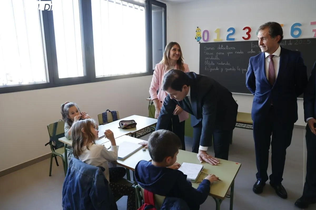 Inauguración del CEIP CRA Los Arapiles en Aldeatejada con la presencia del presidente de la Junta de Castilla y León, Alfonso Fernández Mañueco. Foto de David Sañudo