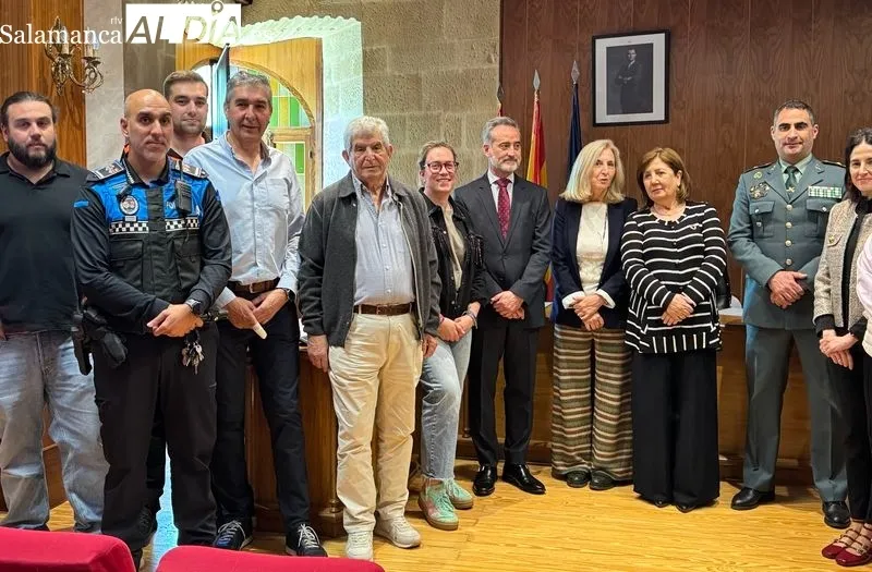 Foto 3 - Seguridad reforzada en Alba de Tormes para la hist&oacute;rica exposici&oacute;n del cuerpo de Santa Teresa  