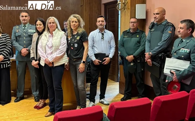 Foto 2 - Seguridad reforzada en Alba de Tormes para la hist&oacute;rica exposici&oacute;n del cuerpo de Santa Teresa  