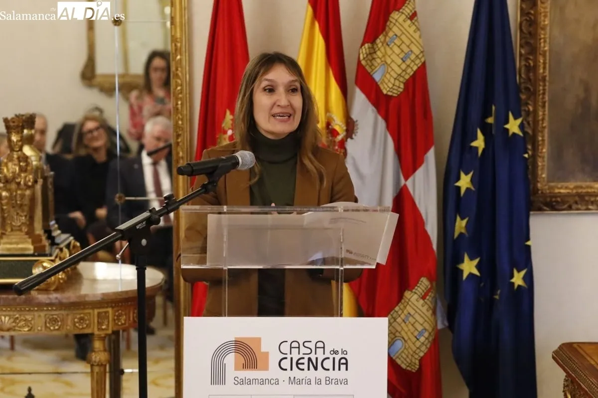 Firma en el Ayuntamiento de Salamanca del acuerdo para la puesta en marcha de la Casa de la Ciencia del CSIC ‘María la Brava’. Foto de David Domínguez