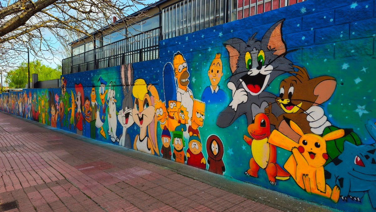 VÍDEO | El espectacular mural salmantino de 100 metros con los dibujos animados de varias generaciones