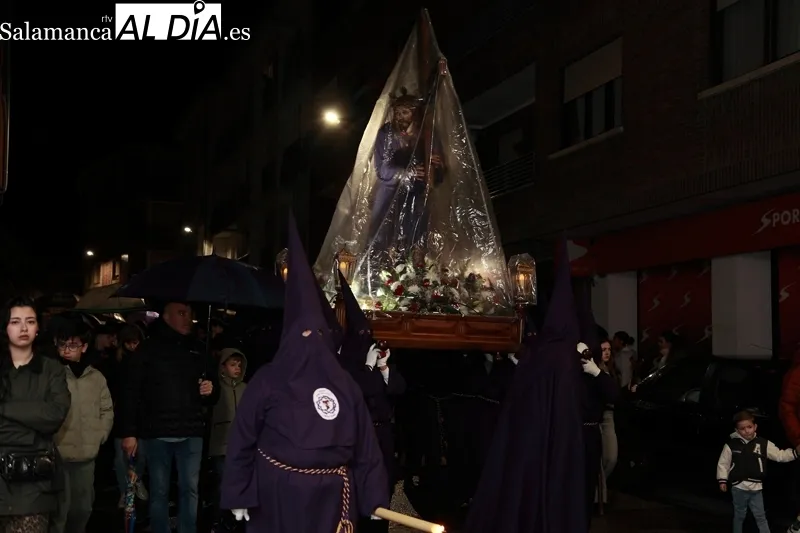Foto 5 - La procesi&oacute;n de Jes&uacute;s Nazareno y Ecce Homo acorta su recorrido por la lluvia
