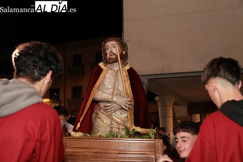 Foto 3 - La procesi&oacute;n de Jes&uacute;s Nazareno y Ecce Homo acorta su recorrido por la lluvia