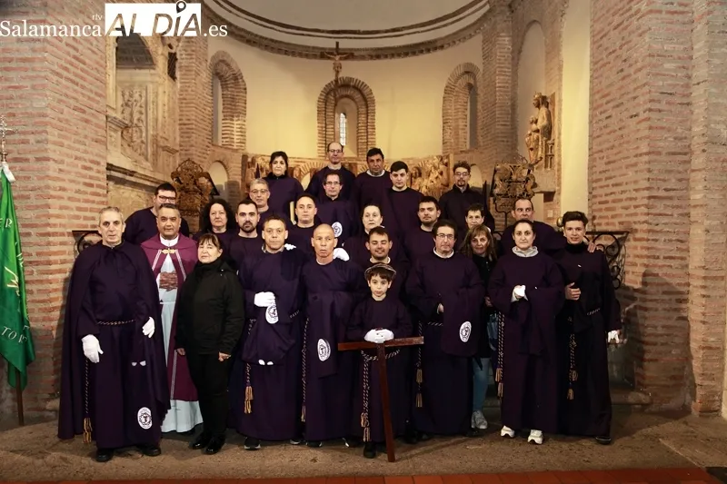Foto 2 - La procesi&oacute;n de Jes&uacute;s Nazareno y Ecce Homo acorta su recorrido por la lluvia