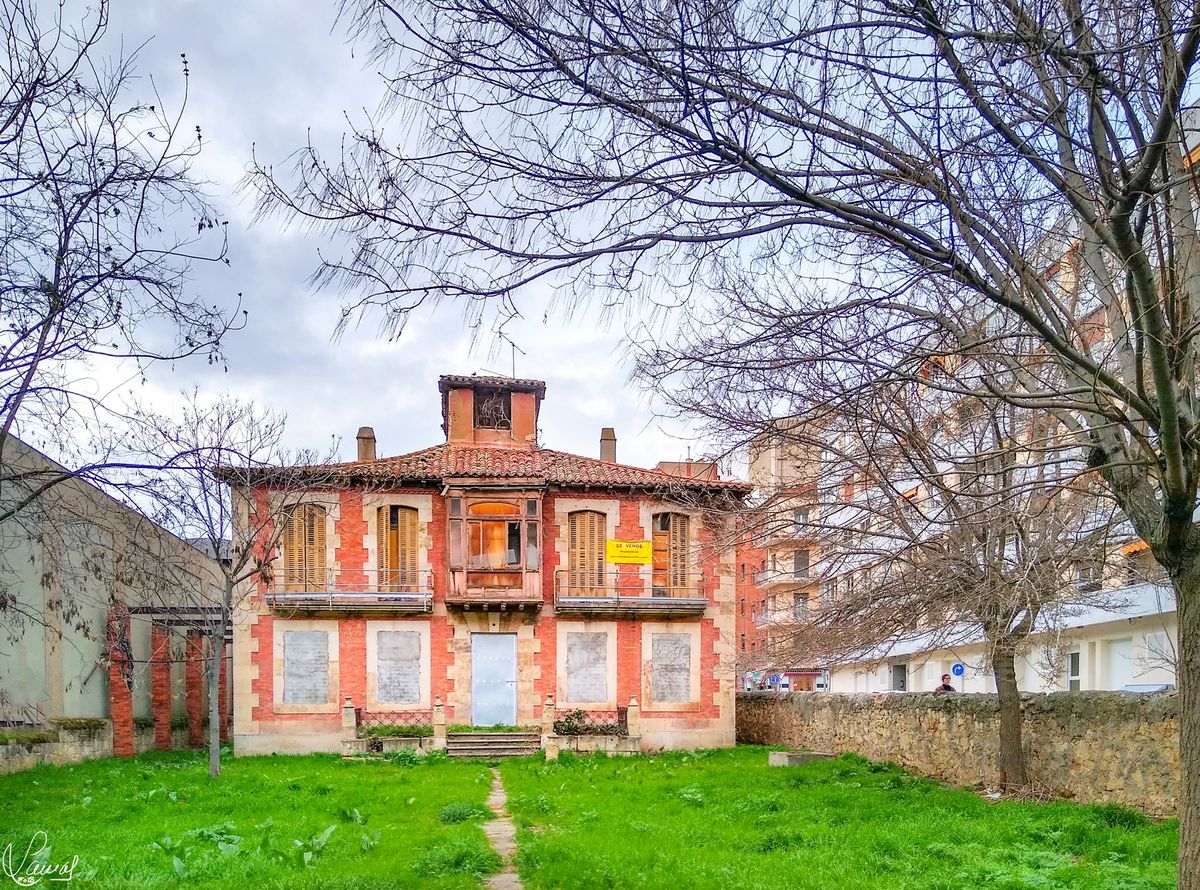 Casona en el Paseo de la Estación, en Salamanca