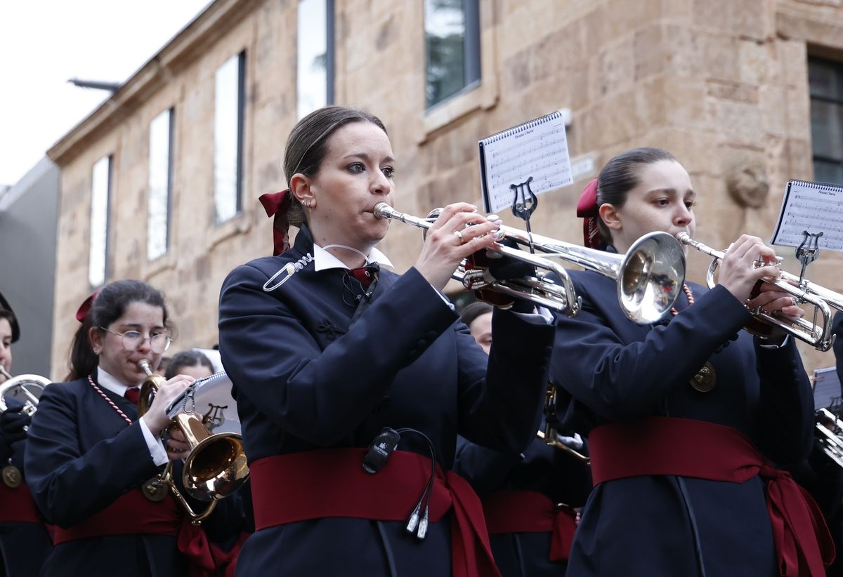 Patricia Vega, más de veinte años junto a su trompeta en la Semana Santa de Salamanca