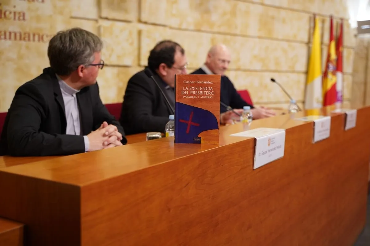 Presentación del libro ’La existencia del presbítero. Paradoja y misterio’