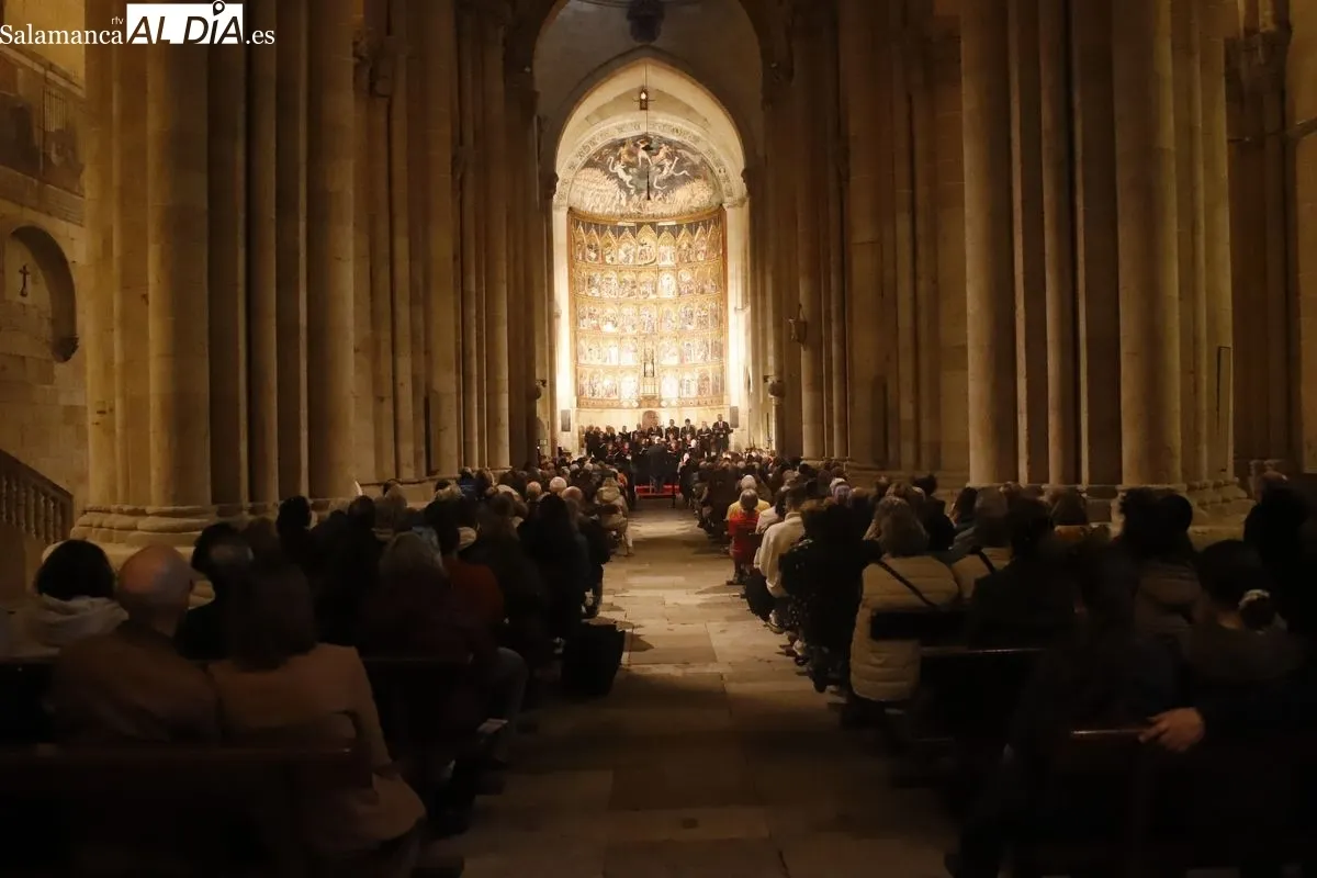 La Catedral Vieja se rinde con la interpretación de 'La Crucifixión' | FOTOS: Ángel Puma 