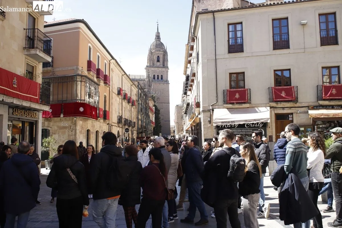 Gran ambiente en este Jueves Santo en el centro de Salamanca | FOTOS: Ángel Puma