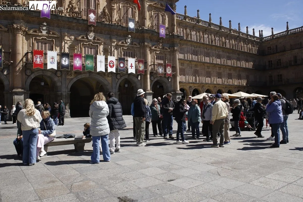 Gran ambiente en este Jueves Santo en el centro de Salamanca | FOTOS: Ángel Puma