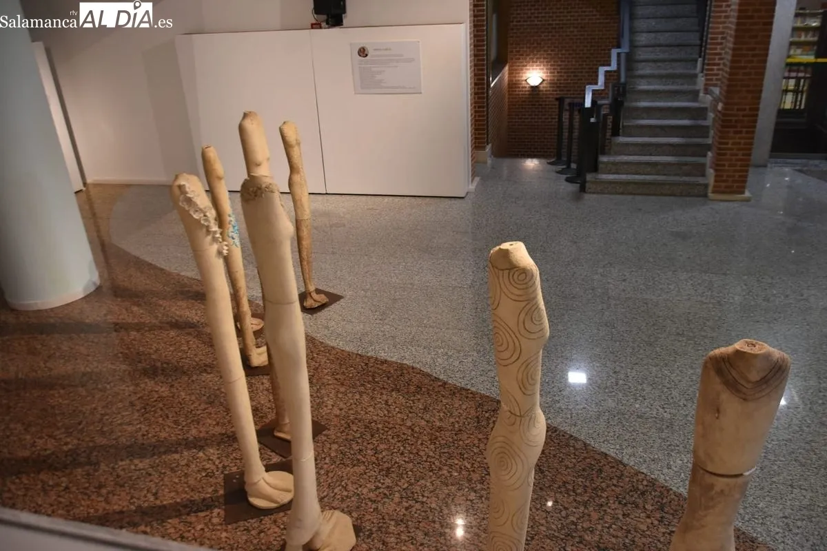 El Ayuntamiento de Peñaranda de Bracamonte expone la muestra 'Mujeres en pie' de la escultora Amelia García